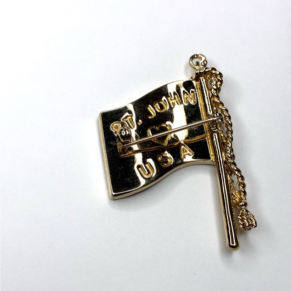 Vintage St. John American Flag Gold Tone Enamel Rhinestone Stars & Stripe Brooch - Picture 2 of 3